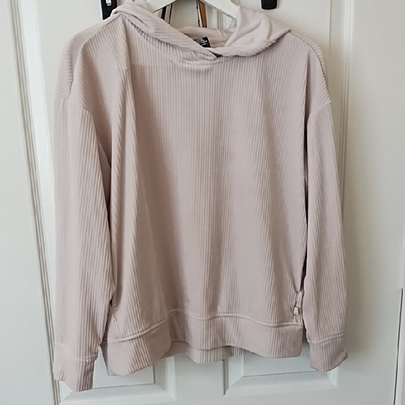 Cream Pullover Sweater with Round Neckline and Long Sleeves Medium - Picture 1 of 4